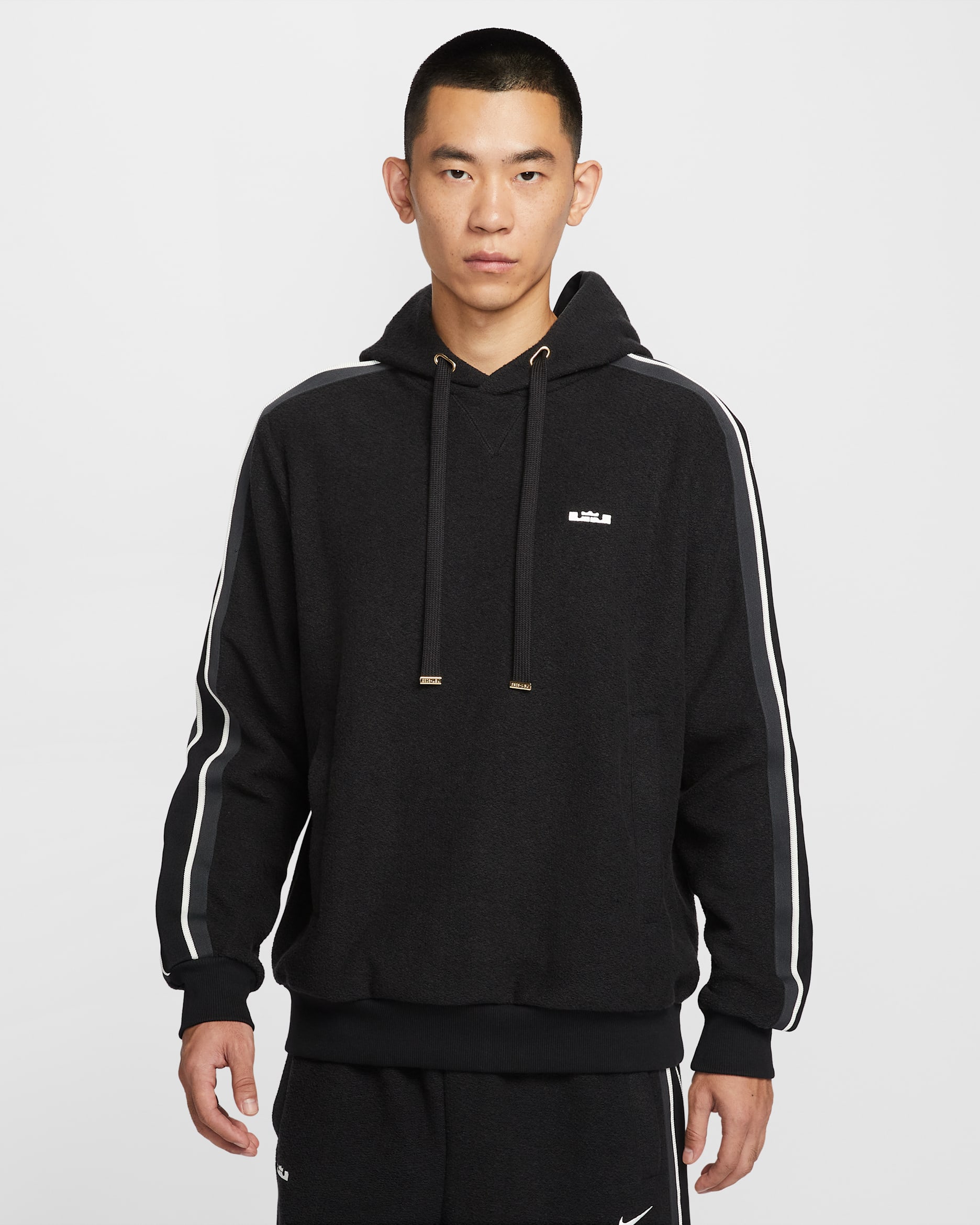 LeBron Standard Issue Men's Therma-FIT Pullover Basketball Hoodie